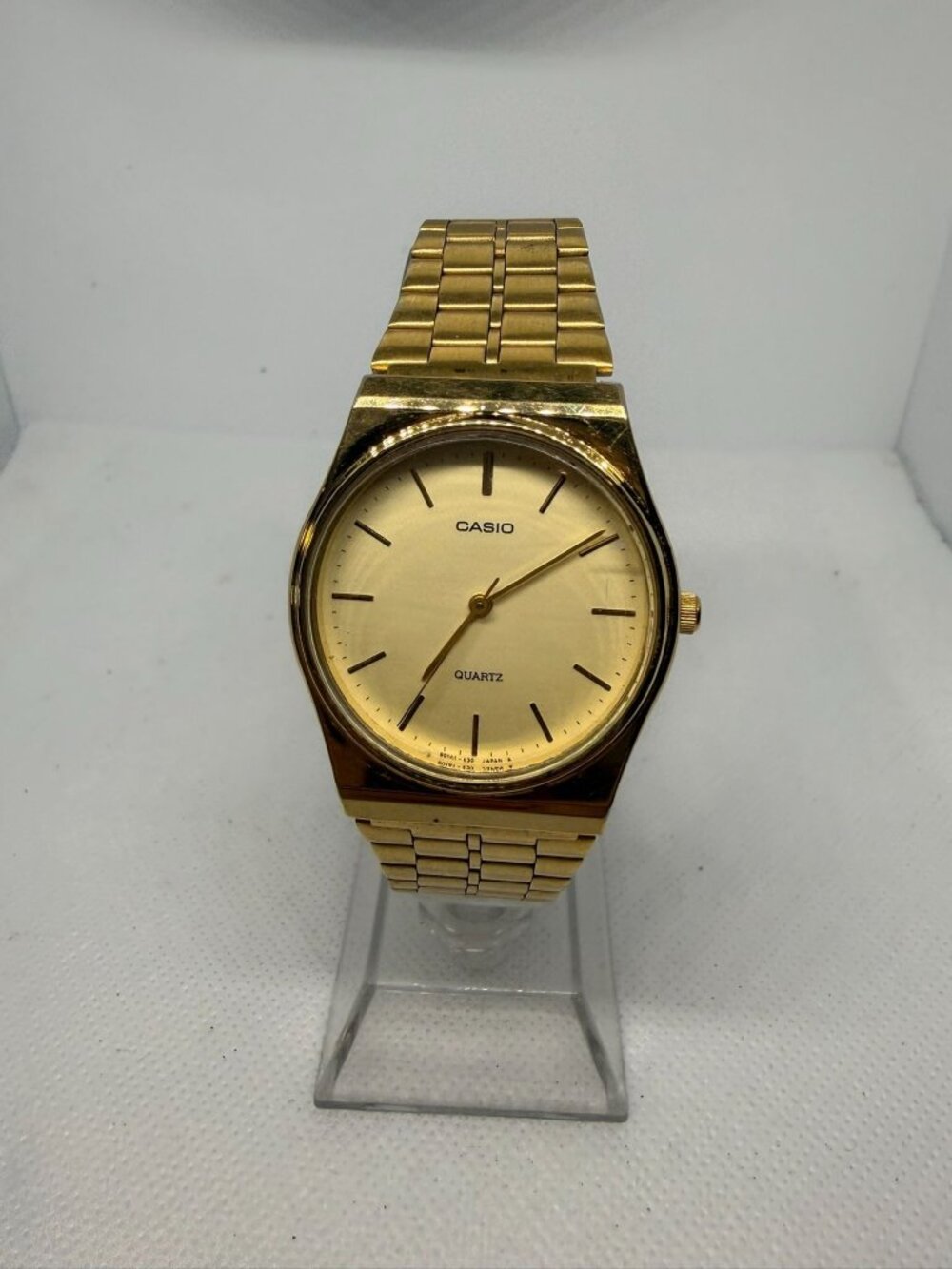 Casio MTP‑B145G‑9A Gold‑Tone 35mm Retro 1980s Style Minimalist Quartz Watch